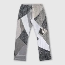 the gray sweatpant